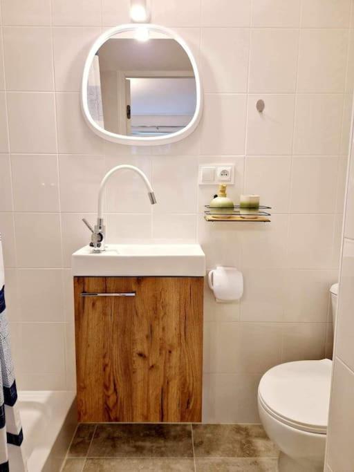 Apartament Ladna Kawalerka Srodmiescie, Szybkie Wi - Fi. Warszawa