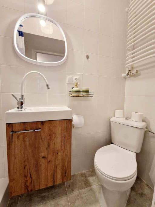 Apartament Ladna Kawalerka Srodmiescie, Szybkie Wi - Fi.